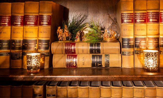Couple Cottage – An Olde English Christmas On Tyler