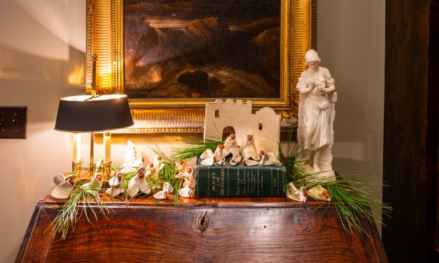 Couple Cottage – An Olde English Christmas On Tyler
